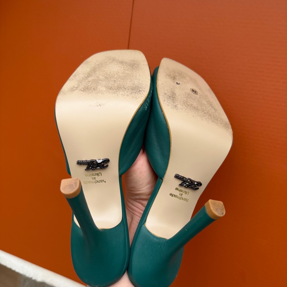 Ukrainian Designer Handmade Green Leather Heels with Tassel Bow Detail - Picture 2 of 8